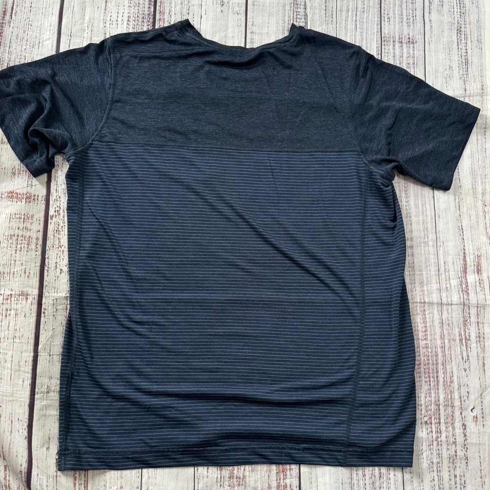 The North Face FlashDry Men’s Blue Stripe Pocket Tee Size M - Picture 7 of 7
